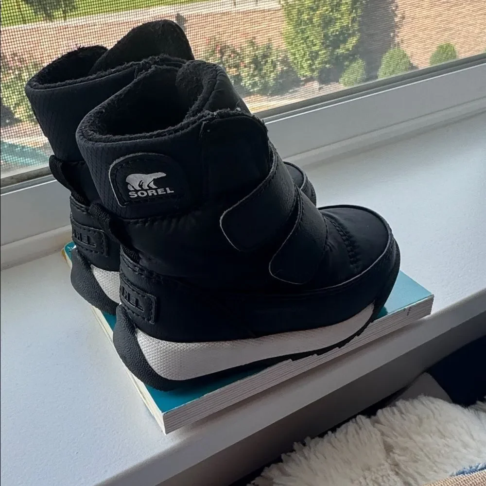 Sorel Black and White Winter Boots never worn outside! Size 4
